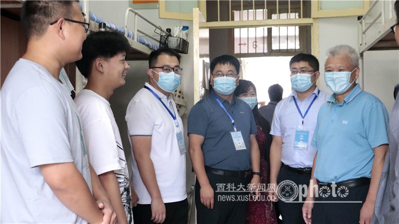 邓校长,机械学院2.jpg